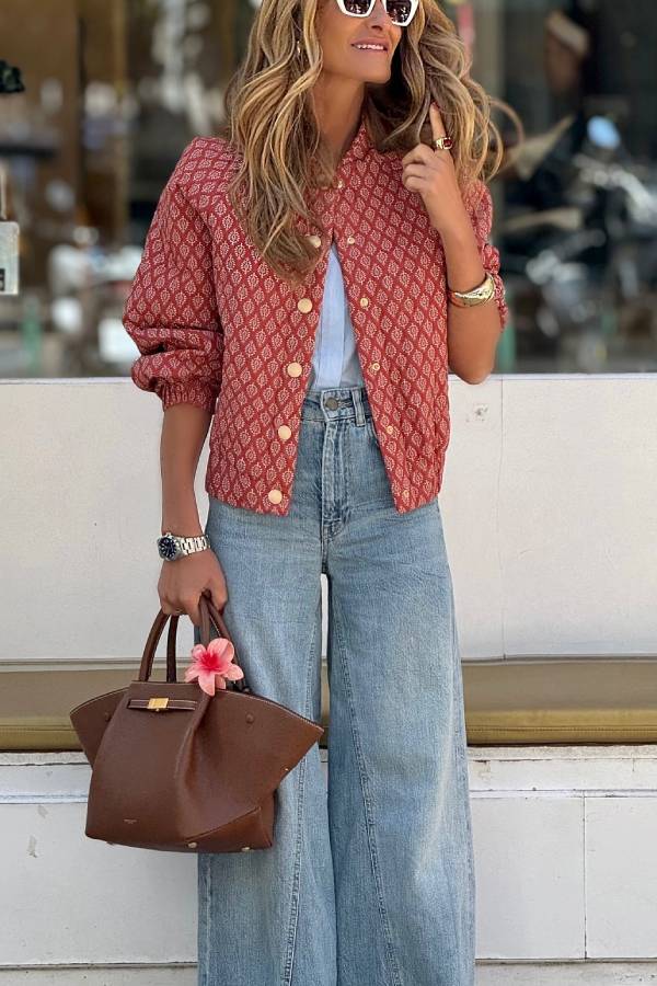 Lightweight printed jacket for a trendy everyday look 