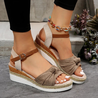 Ivana | Fashionable summer sandals with straps