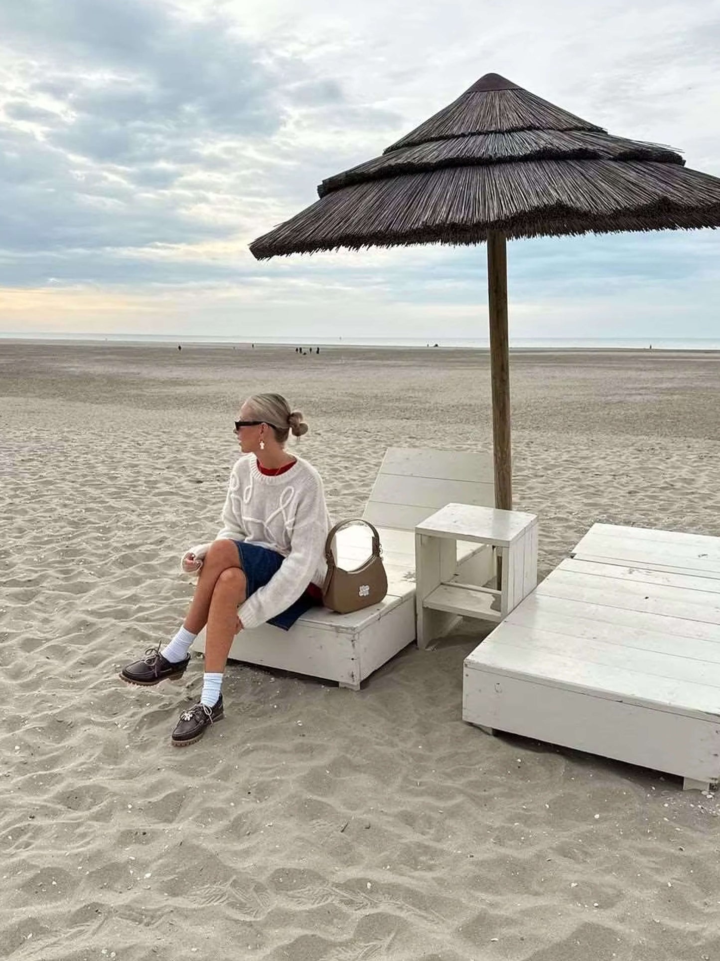 Cozy oversized sweater with elegant embroidery 