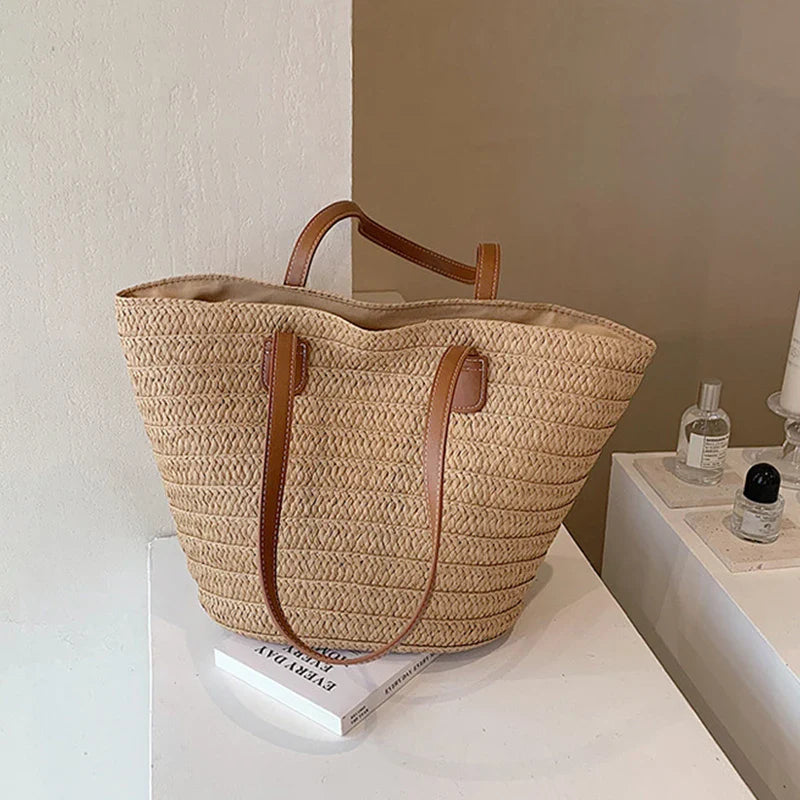 Julia | Woven straw bag for summer