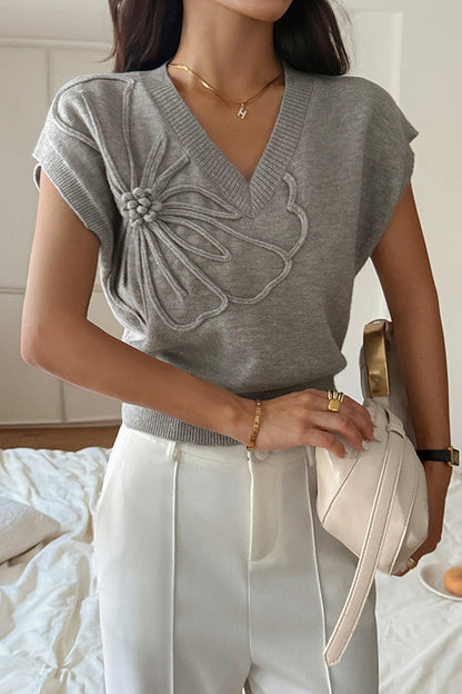 Cozy, loose-fitting knitted vest with a V-neck 