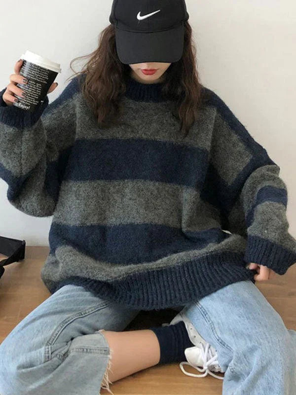 Comfortable, elegant, oversized knit sweater for women 