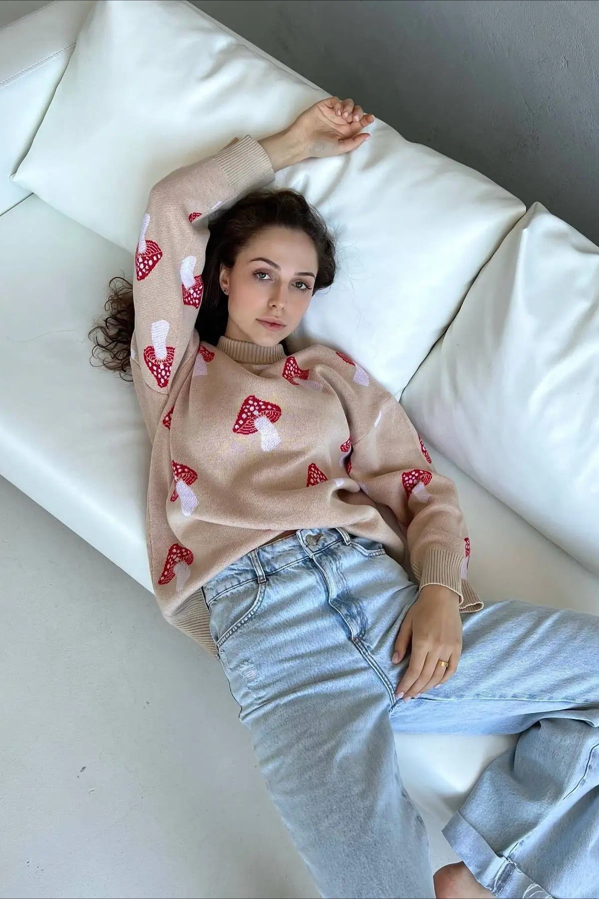 Cozy jacquard knit sweater with mushroom motif 