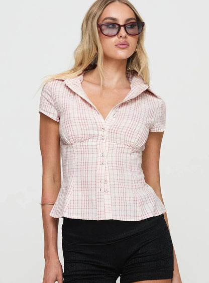 A silky, loose-fitting top for effortless everyday elegance. 