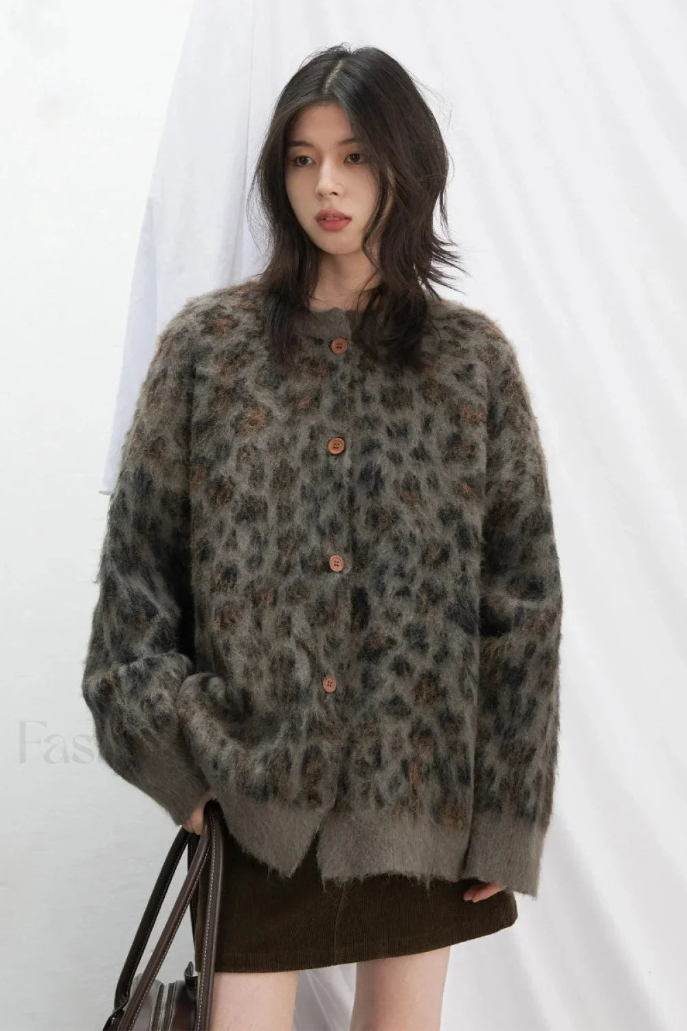 Cozy cardigan with leopard print and single-breasted button placket 