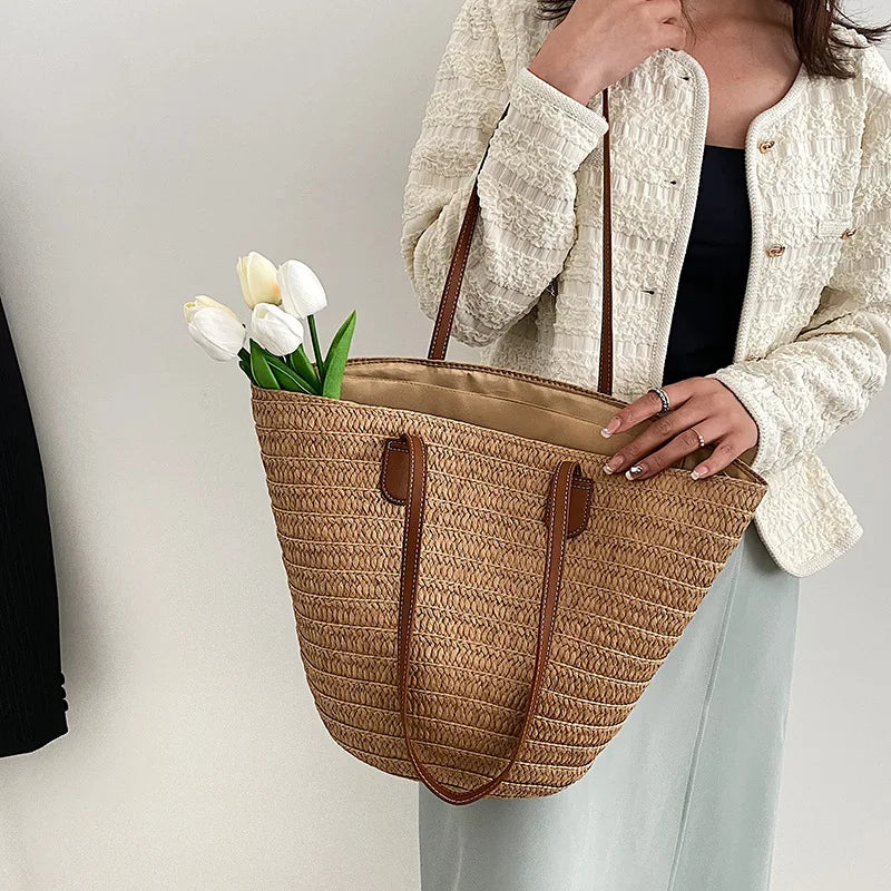 Julia | Woven straw bag for summer