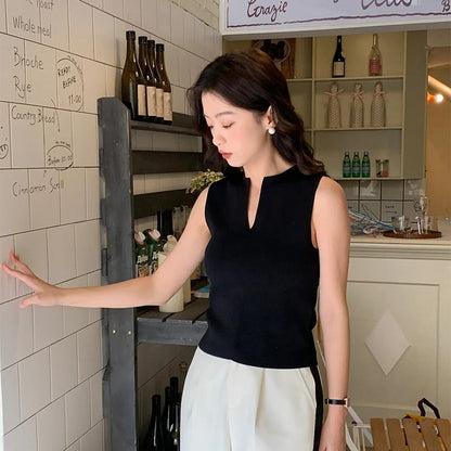 Elena | V-neck Mouwloze crop blouse