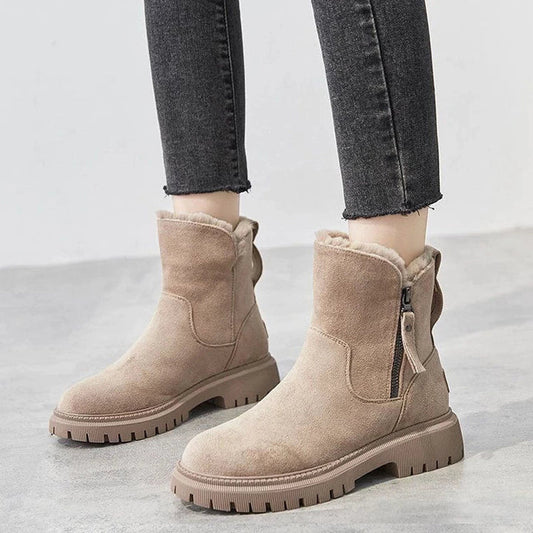 Stylish ankle boots with a suede look and cozy fur lining 