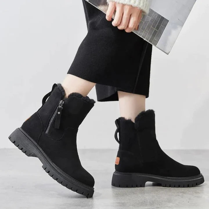 Stylish ankle boots with a suede look and cozy fur lining 