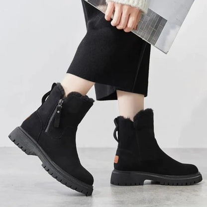 Stylish ankle boots with a suede look and cozy fur lining 