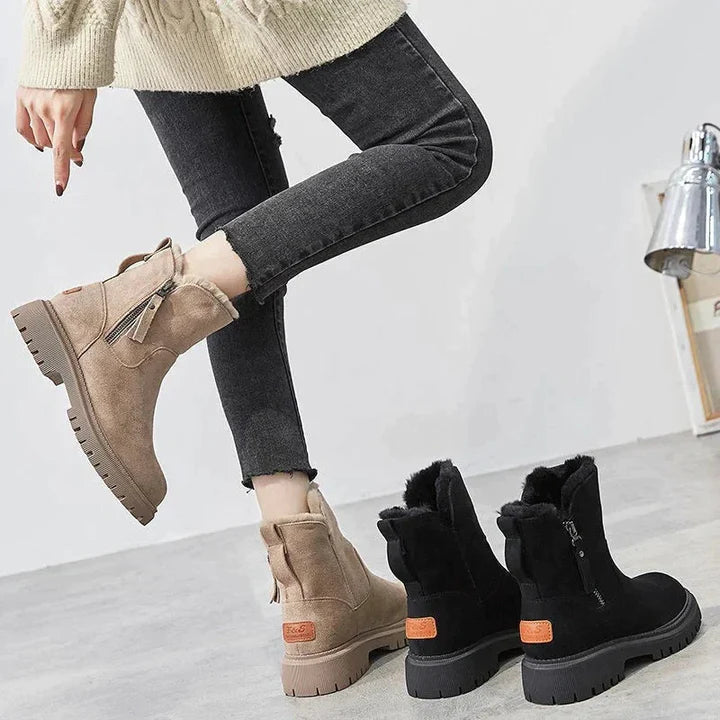 Stylish ankle boots with a suede look and cozy fur lining 