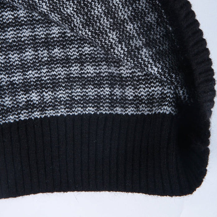 Olivia™ - Elegant sweater with black and white check pattern