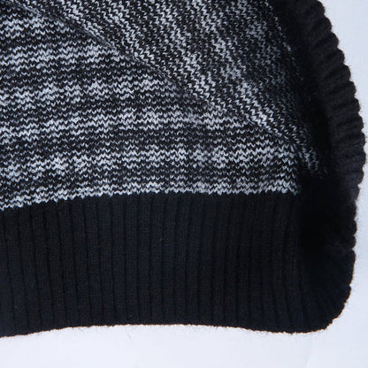 Olivia™ - Elegant sweater with black and white check pattern