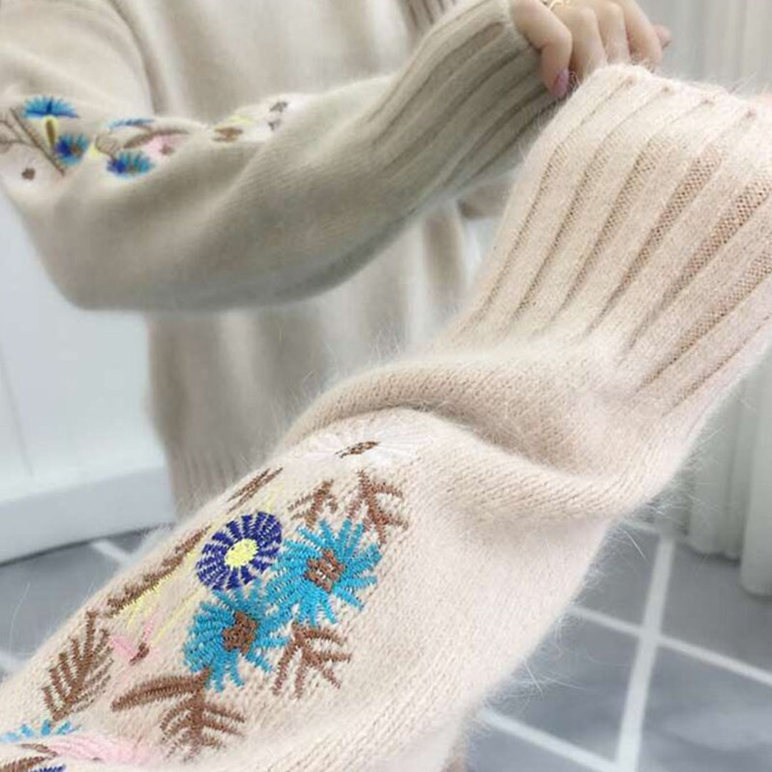 VANESSA™ - Knitted sweater with floral embroidery